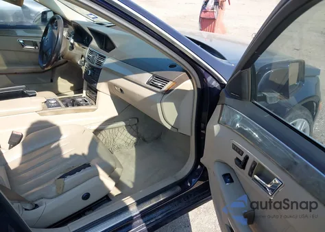 2010 Mercedes-Benz E 550 z USA, uszkodzony, nr VIN WDDHF7CBXAA227298